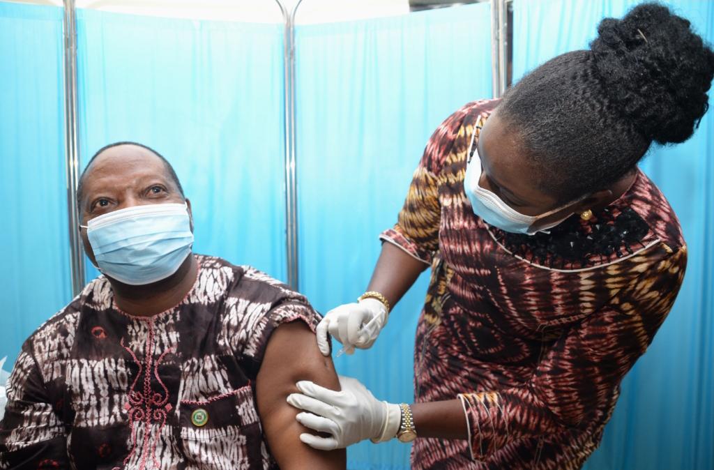 Photo: Ogun Speaker, other lawmakers receive COVID-19 vaccination