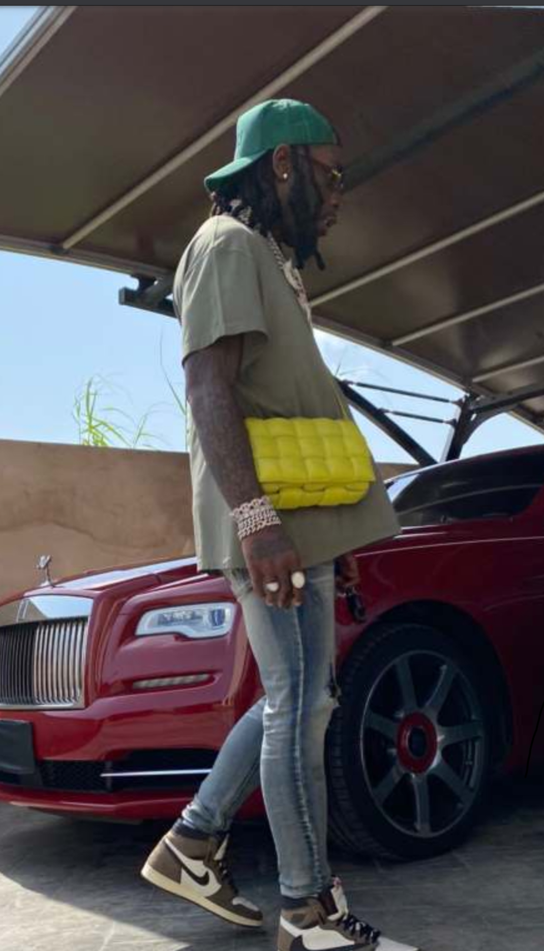 Burna Boy Mocked Over His New Women’s Handbag