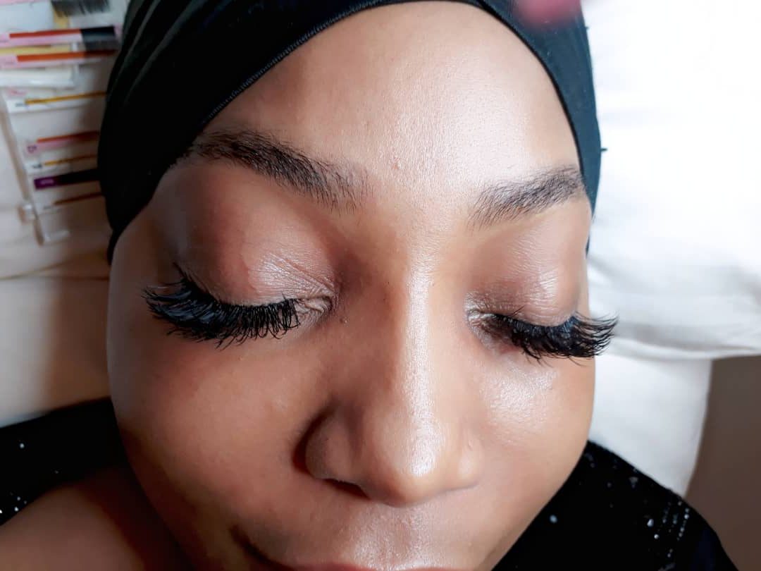 Expert Warns On Dangers Of Fixing Artificial Eyelashes