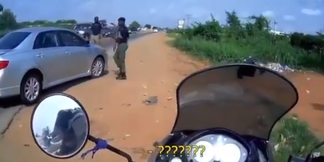 VIRAL VIDEO: Police Officer Caught Asking Spanish Tourist Entering Nigeria By Road For Bribe
