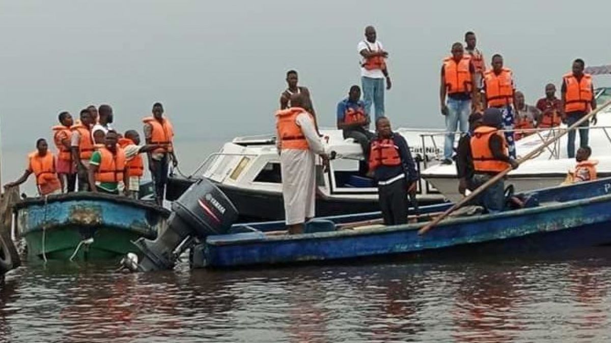 Lagos boat capsizes