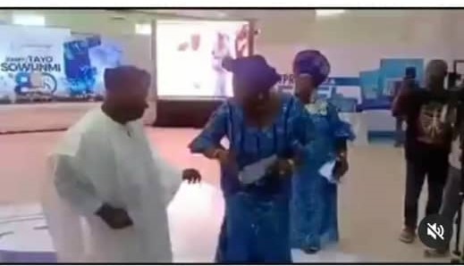 Obasanjo dancing