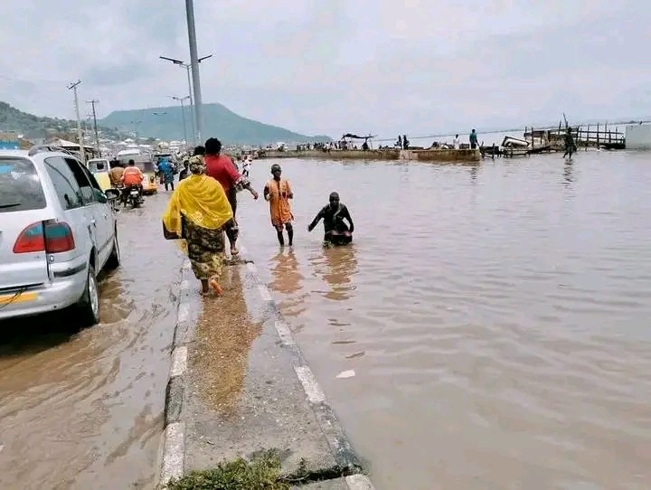Abuja Lokoja traffic flood