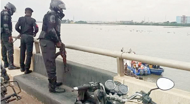 Azeez, Suspected theif, jumps into the lagoon, dies