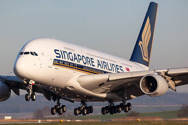 Singapore airlines flight turbulent