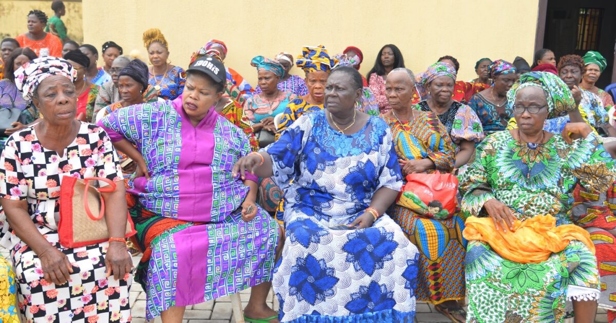 Edo market women
