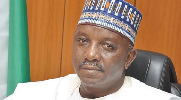 Mamman, Collapses in Court